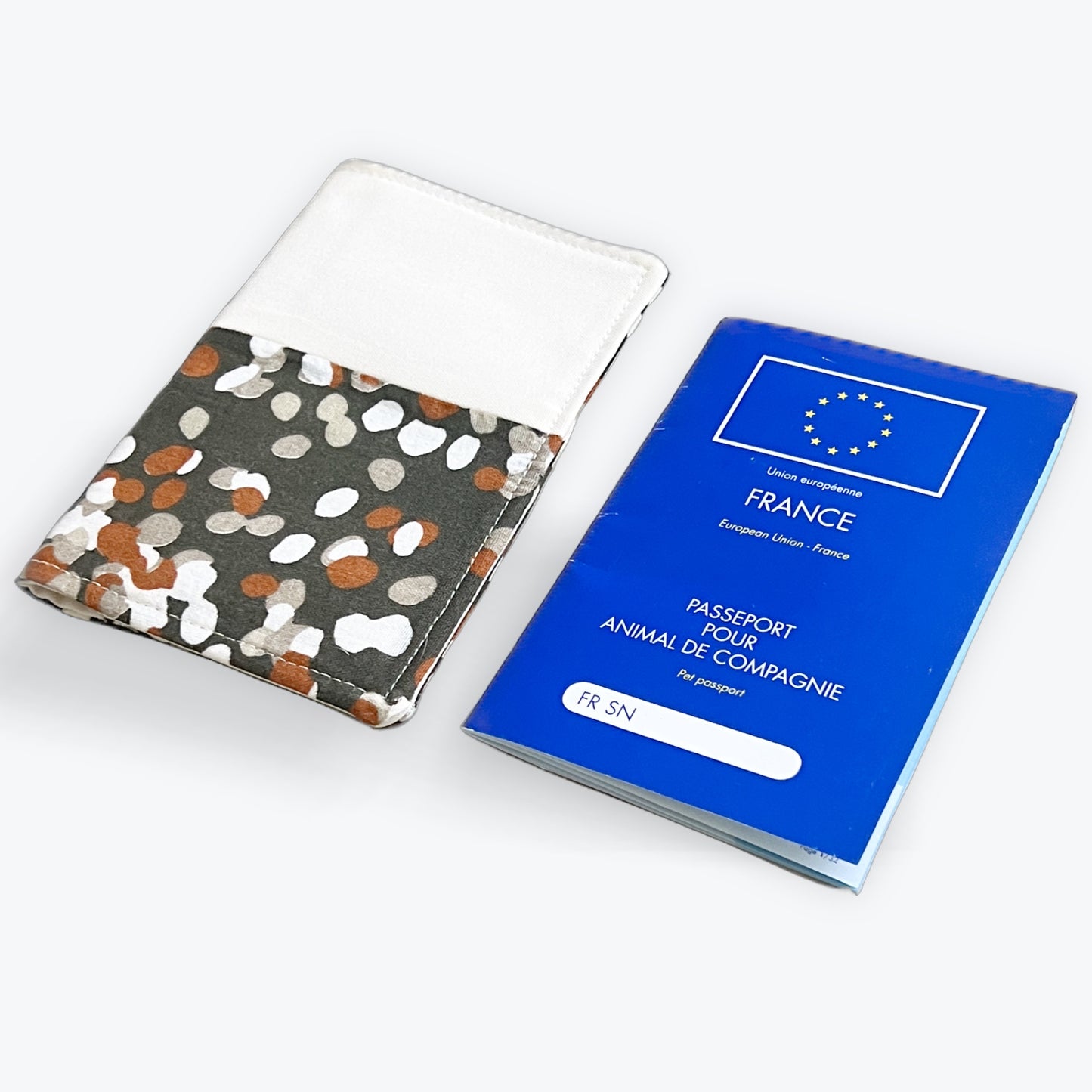 Bi-Passport The SHANA - Khaki polka dots/Ecru